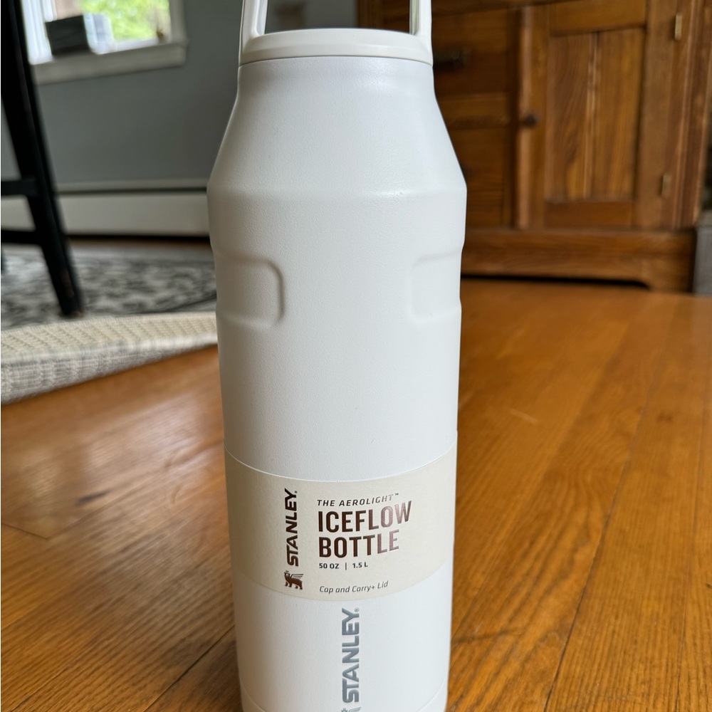 White 50 oz Stanley Iceflow Bottle